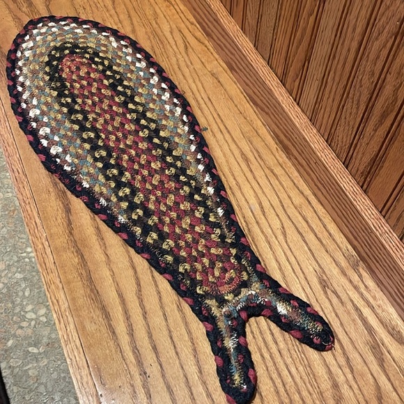 Braided Jute Fish Shaped Country Mat Table Topper or Pet Mat - Picture 3 of 5